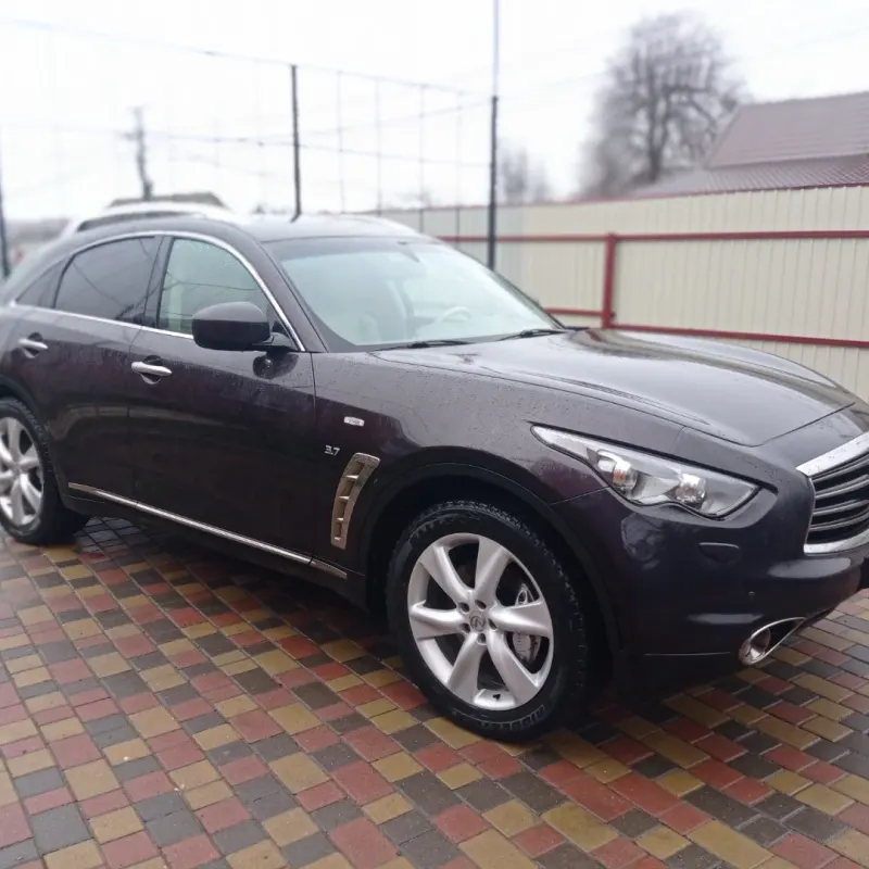 Infiniti QX70 S · 2014
