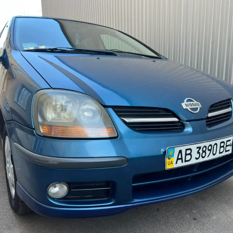 Nissan Almera Tino · 2001